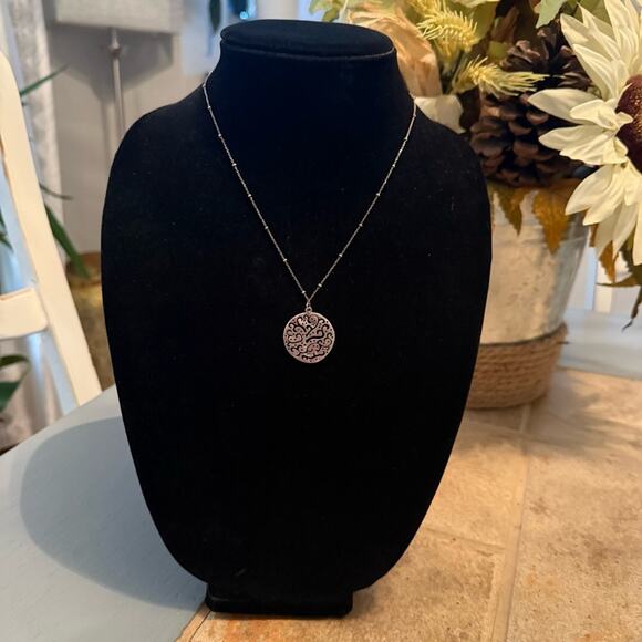 Silpada 925 Sterling Silver Cut Out Circle  Pendant Necklace - Picture 2 of 7